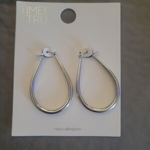 Time and Tru Shiny Silver Teardrop Earrings